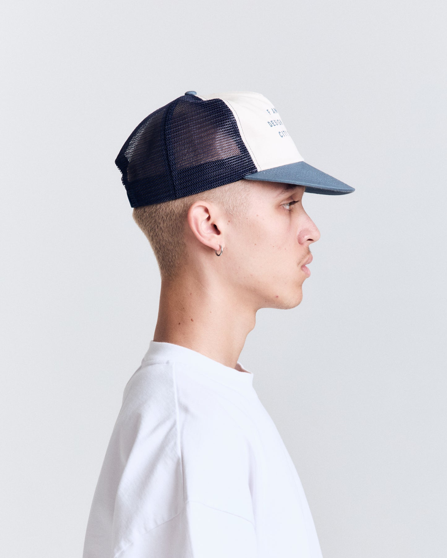 09 Cap - Trucker - Off White/Blue