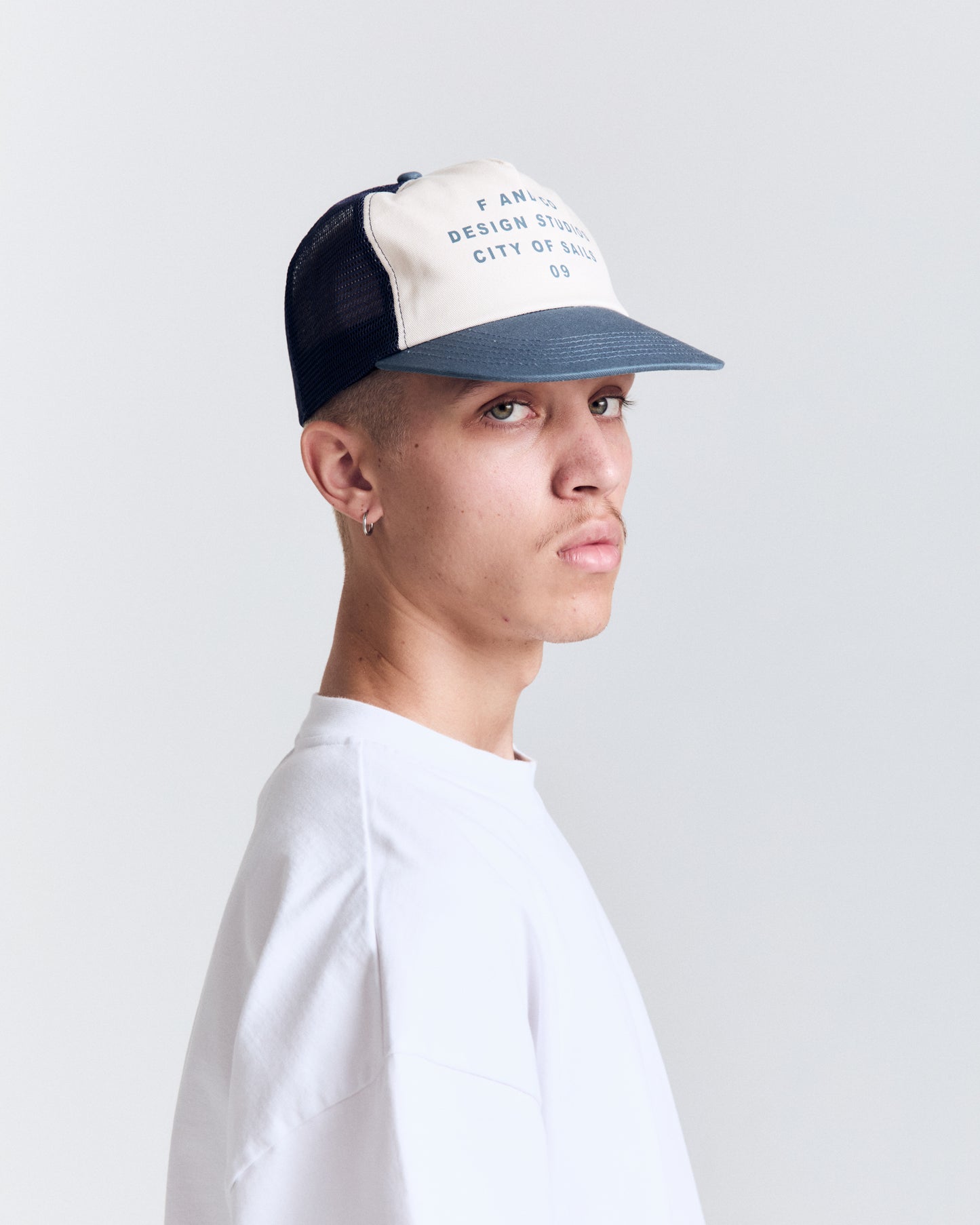 09 Cap - Trucker - Off White/Blue