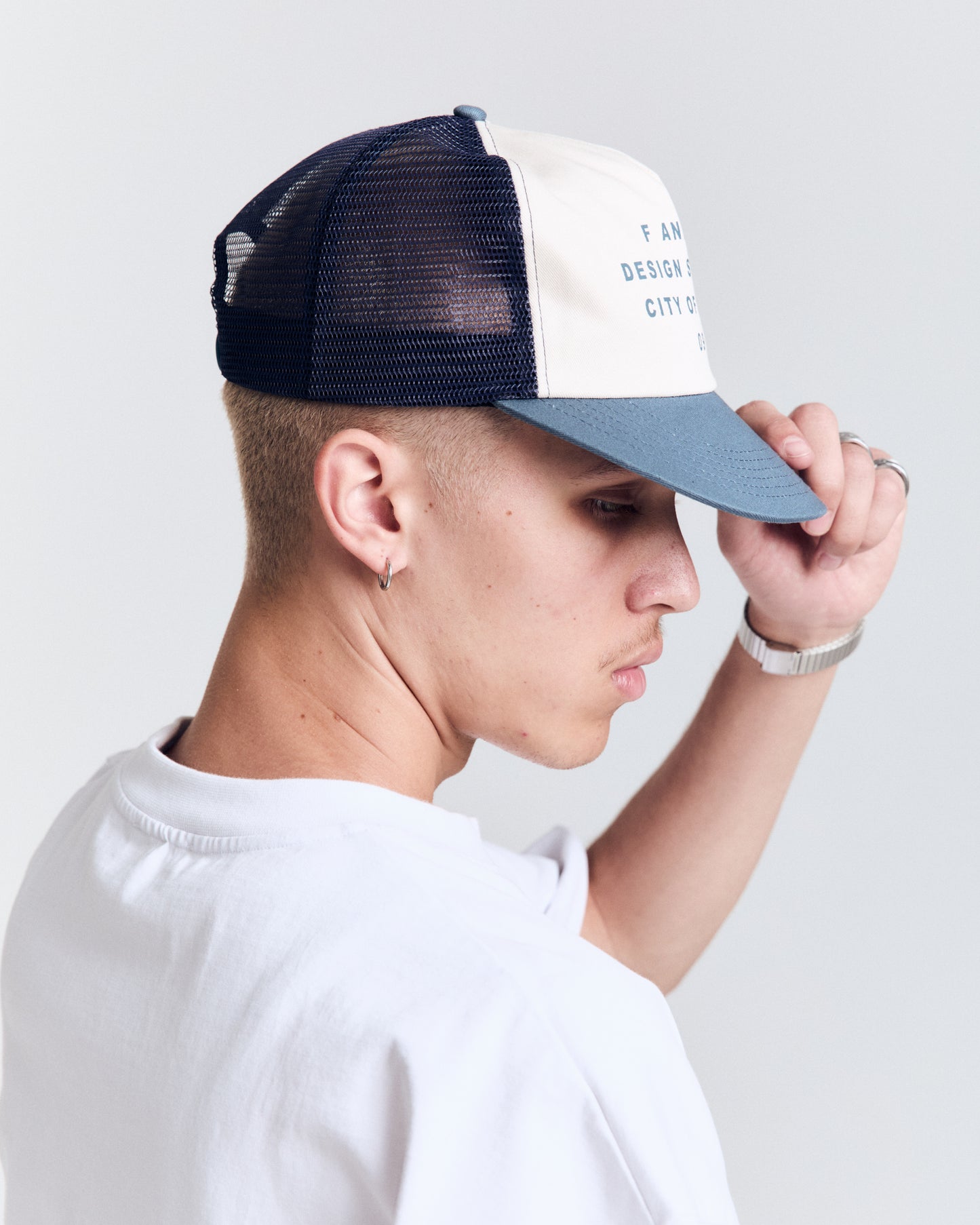 09 Cap - Trucker - Off White/Blue